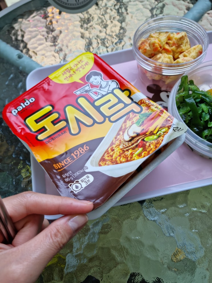  진정한 점심 도시락 컵라면