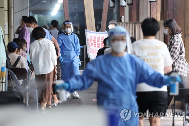 신규확진 4만1310명으로 66일만에 최다…토요일도 '더블링' 신규확진 4만1310명으로 66일만에 최다…토요일도 '더블링'