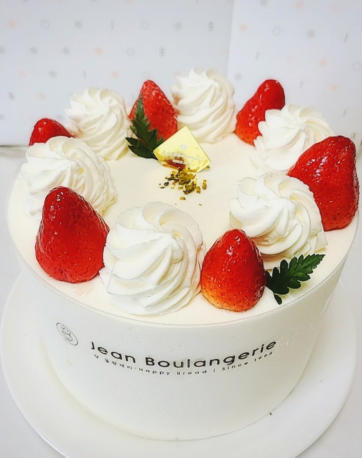 빵 맛집 쟝 블랑제리 생크림 케이크. 찐~한 부드러움을 맛보세요!! 빵 맛집 쟝 블랑제리 생크림 케이크. 찐~한 부드러움을 맛보세요!!