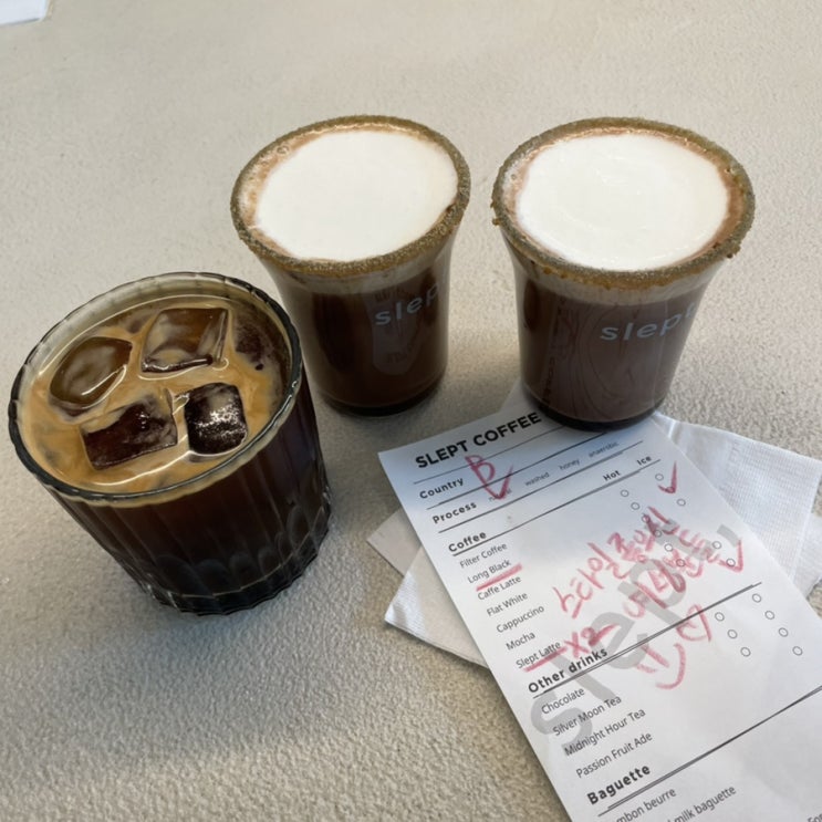  경주 대릉원카페, 대릉원돌담길이 보이는 슬랩트(Slept) 카페