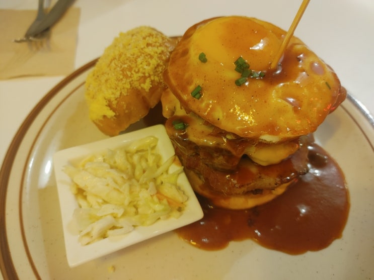  뉴욕아파트먼트 홍대점-그릴BBQ가 맛있는 미국(?) 분위기의 수제 버거 맛집