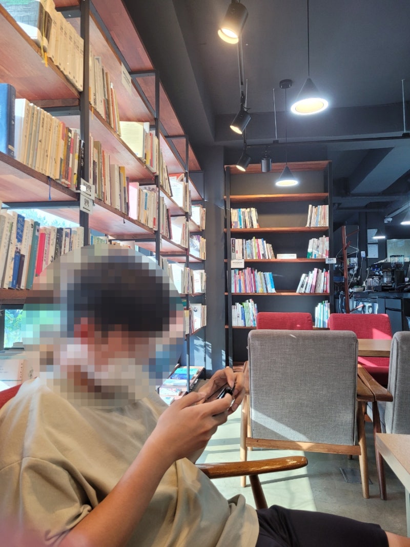 국민대 지하세계 조용하고 책 읽기 좋은 북카페, 자작나무숲 북카페 : 네이버 블로그