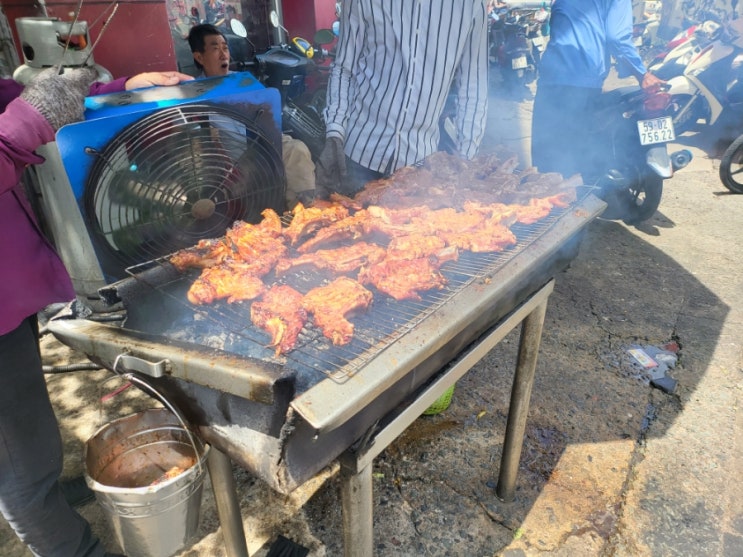   호치민 사이공 Cơm tấm Nguyễn Văn Cừ  껌땀 돼지갈비 맛집
