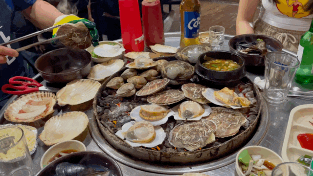  경주 돌판에 구워먹는 조개구이 [ 석이네 조개박사 ]