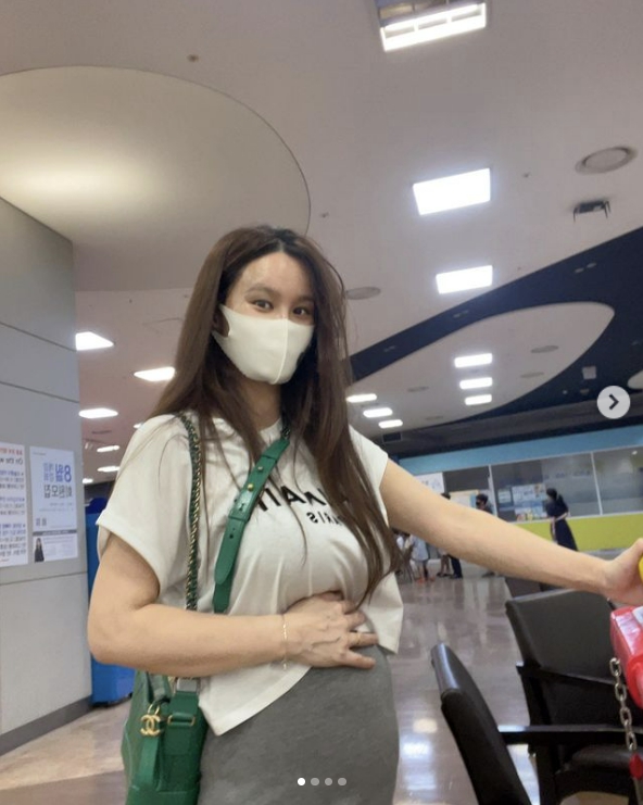 '정성호' 경맑음, 다섯째 임신 소식에도 살림을 놓을 수 없는 열혈맘 근황...칼각 냉장고 정리 '정성호' 경맑음, 다섯째 임신 소식에도 살림을 놓을 수 없는 열혈맘 근황...칼각 냉장고 정리