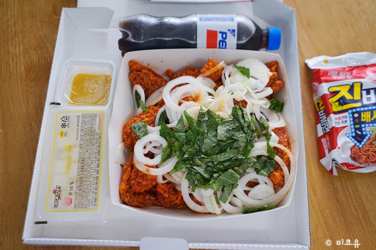  여름한정 네네치킨신메뉴 진비빔면X네네치킨  찐비빔치킨!