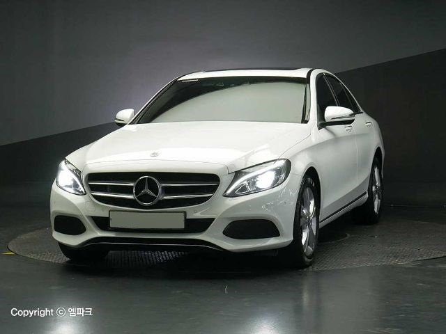  벤츠 C220D 중고시세 듬직한 4륜 구동