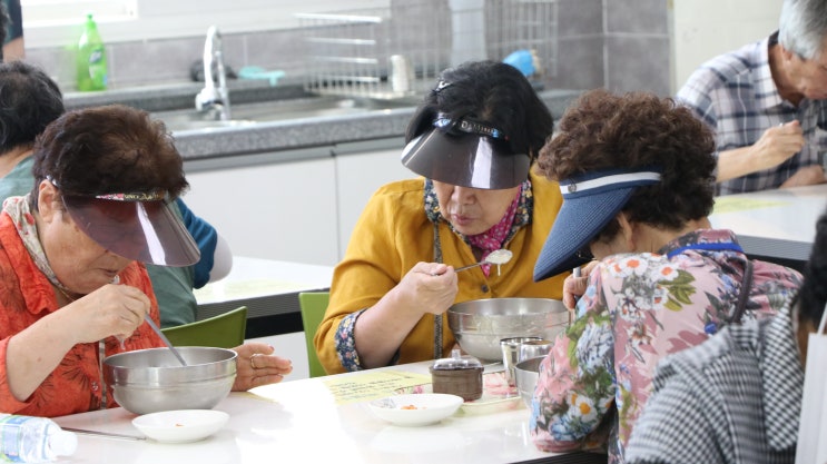  학산종합사회복지관, 초복행사로 저소득 이웃들의 건강 지키기