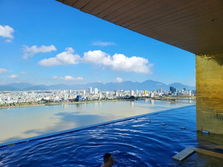   다낭 여행 피비텔 다낭 Fivitel danang 가성비 좋은 호텔 추천 루프탑 수영장 뷰맛집 용다리 미케비치 뷰