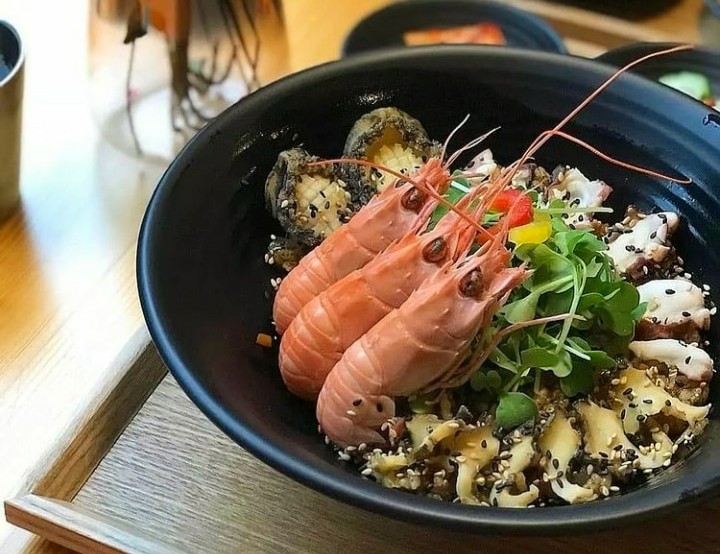  에메랄드빛 바다처럼 반짝이는 제주협재맛집 인생밥집