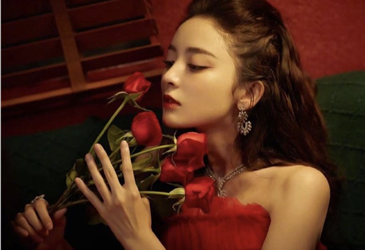 구리나자 古力娜扎 ｜ Gu Li Na Zha 귈네제르 베흐티야르