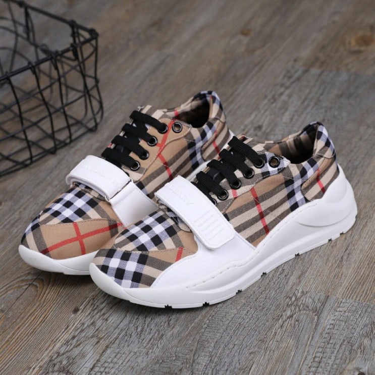  Burberry 버버리 체크무늬 스니커즈