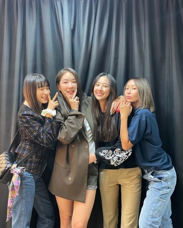 그룹 씨스타, '유희열의 스케치북' 마지막 회 무대에 그룹 해체 이후 첫 완전체로 무대에 선다 그룹 씨스타, '유희열의 스케치북' 마지막 회 무대에 그룹 해체 이후 첫 완전체로 무대에 선다