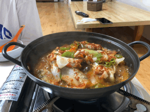  새벽부터 열리는 삼척번개시장과 진미식당
