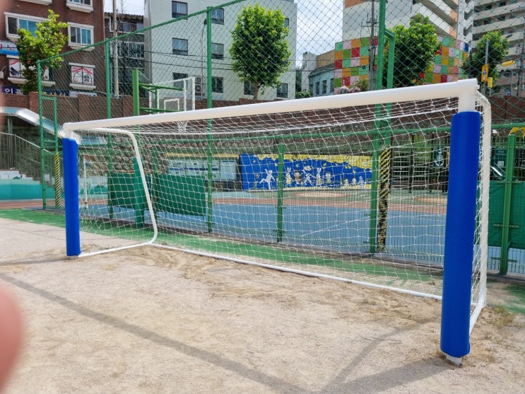  [날개스포츠] 서울고은초교 축구골대보호대 설치 작업