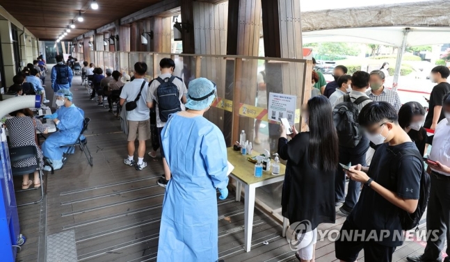 7만3582명 확진, 83일만에 최다…'6차 대유행' 본격화 7만3582명 확진, 83일만에 최다…'6차 대유행' 본격화