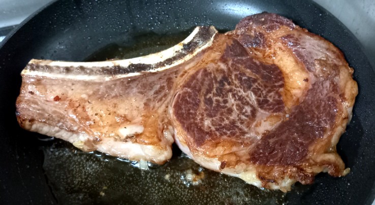  백악관소고기 그레이터오마하 토마호크와 버터맥주