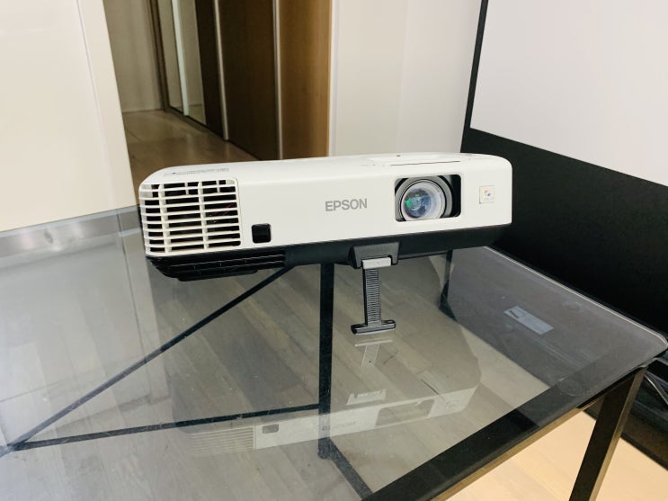  2022 카타르 월드컵이 다가오니 업소용 티비 찾다가 빔프로젝터랑 120인치 스크린 선택했어요