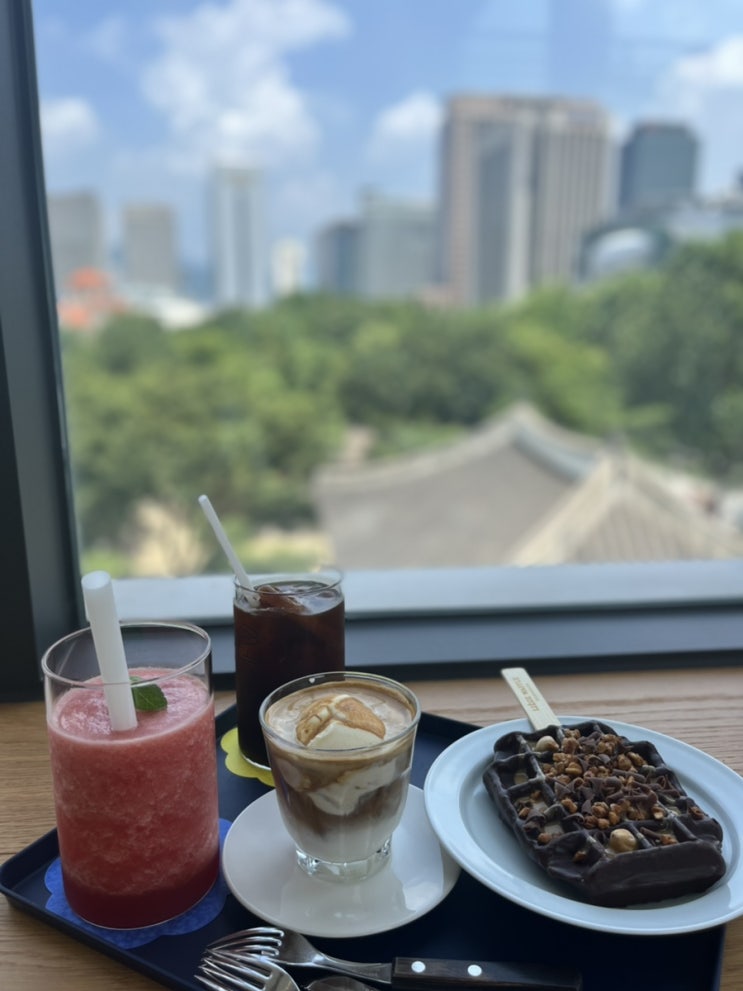  덕수궁카페 # 덕수궁 뷰를 바라보며 먹는 서울 와플맛집 : 리에제와플 더 뷰
