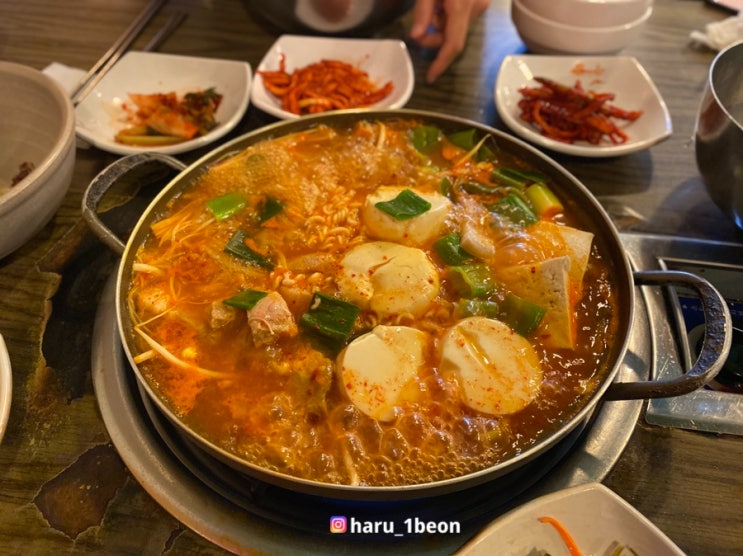  명동 맛집 | 김치찌개 전문점 고냉지 김치삼겹살, 비빔밥이 나오는 을지로 김치찌개