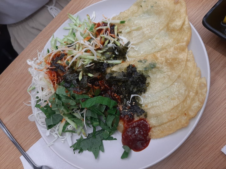  오류동 국수나무에서~점심한끼해결! 국수,분식,돈까스 맛집 순보리냉면에 비빔납작만두!!!
