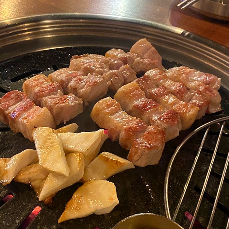  [당산 당산돈] 단체회식 가능한 넓은 매장이 돋보이는 육즙 팡 당산역 삼겹살