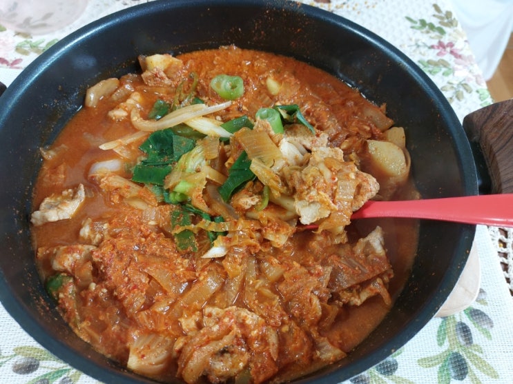 돼지고기 짜글이 전통밥상 밥도둑 묵은지 짜글이 돼지고기 짜글이 전통밥상 밥도둑 묵은지 짜글이