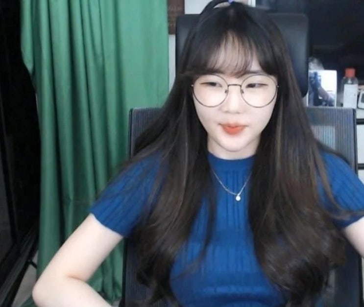 아프리카 TV BJ 임아니, 코 성형수술 받고 복귀 실제 얼굴 모습 공개했다 아프리카 TV BJ 임아니, 코 성형수술 받고 복귀 실제 얼굴 모습 공개했다
