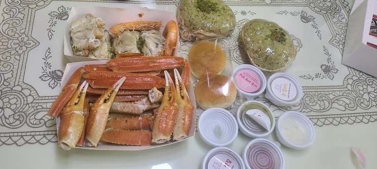  서울시 등촌동에서 대게 맛집인 [헬로크랩] 입니다.