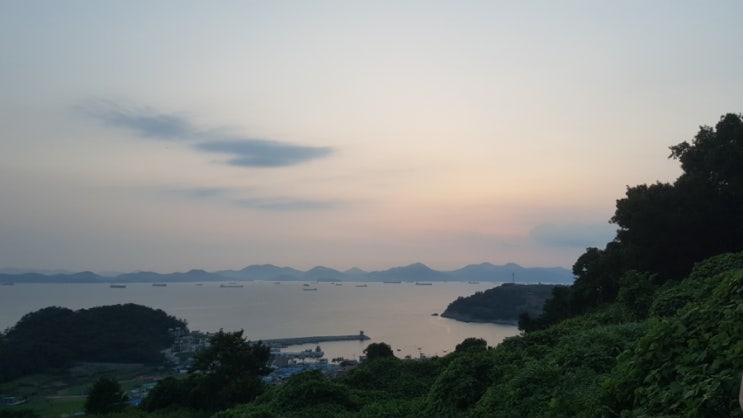  남해 바다 풍경과 야경이 멋진 몽마르뜨펜션