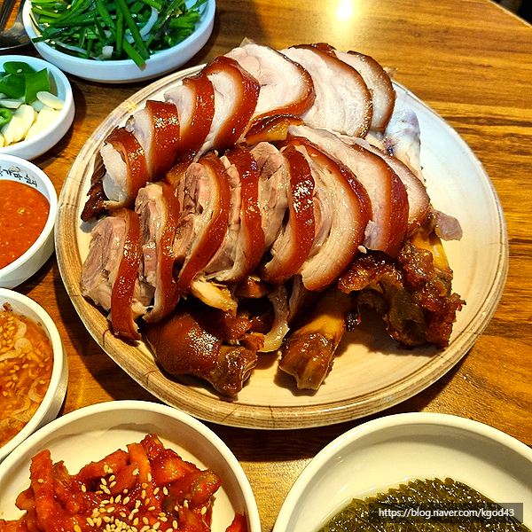  천안 불당동 족발 보쌈 맛집 / 장딴지 족발 / 아이러니한 동네의 맛집