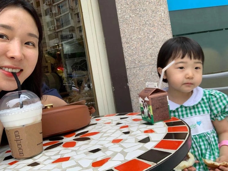 유재석 딸 나은과 유치원 동기인 이지혜 딸 태리, 마트에서 쇼핑하던 중 새어 나온 '비교 발언' 유재석 딸 나은과 유치원 동기인 이지혜 딸 태리, 마트에서 쇼핑하던 중 새어 나온 '비교 발언'