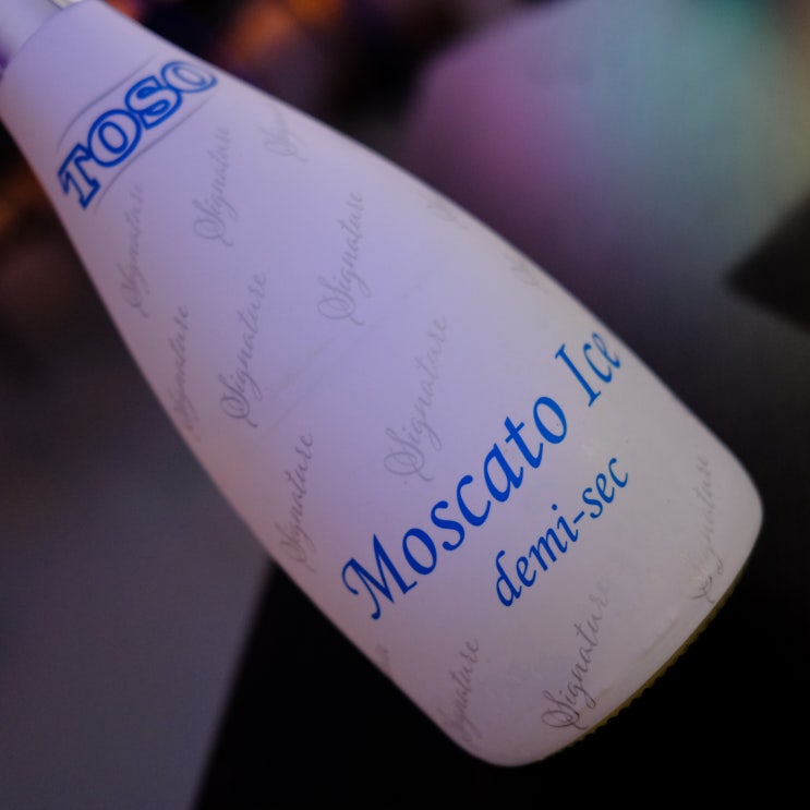  토죠 모스카토 아이스 드미 섹(Toso - Moscato Ice Demi-Sec) in. Casual