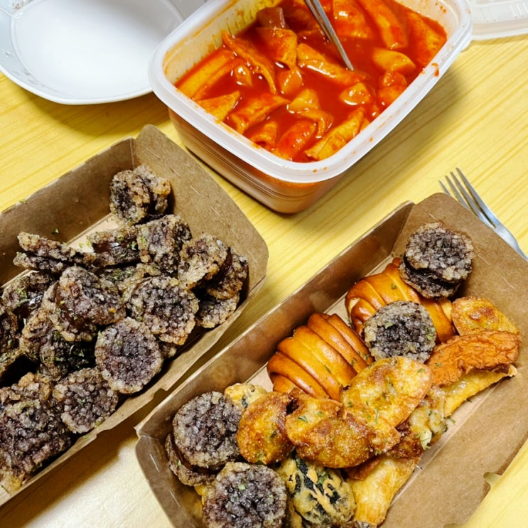  닥치고 떡볶이 달달한 국물 고칼 순대튀김