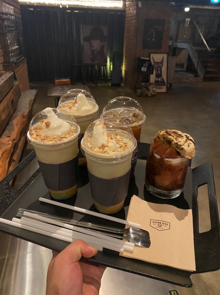  7/23 (3) 브릭 코코넛 라떼, 아이스 아메리카노, 쇼콜라 쿠키 라떼(군산시 장미동 올드브릭 OLD BRICK)