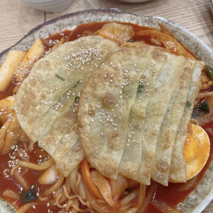  [관평동 떡볶이] 납작만두와 떡볶이의 완벽한 조합 관평동 웰빙 자연김밥