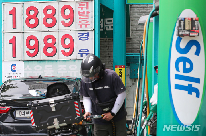 휘발유 값 계속 하락...경기도 ℓ당 1700원대 주유소도 등장 휘발유 값 계속 하락...경기도 ℓ당 1700원대 주유소도 등장