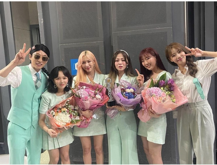 가야G 멤버 가수 HYNN(박혜원), WSG워너비 활동으로 음악방송 1위에 멤버들도 축하 세례 가야G 멤버 가수 HYNN(박혜원), WSG워너비 활동으로 음악방송 1위에 멤버들도 축하 세례