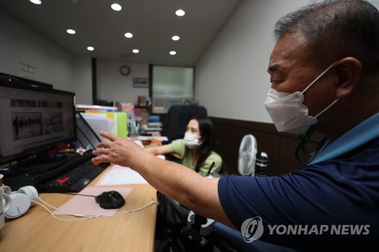 "두 달 만에 줬다 뺏기?" 노인성 질환자 장애활동지원 '혼란' "두 달 만에 줬다 뺏기?" 노인성 질환자 장애활동지원 '혼란'