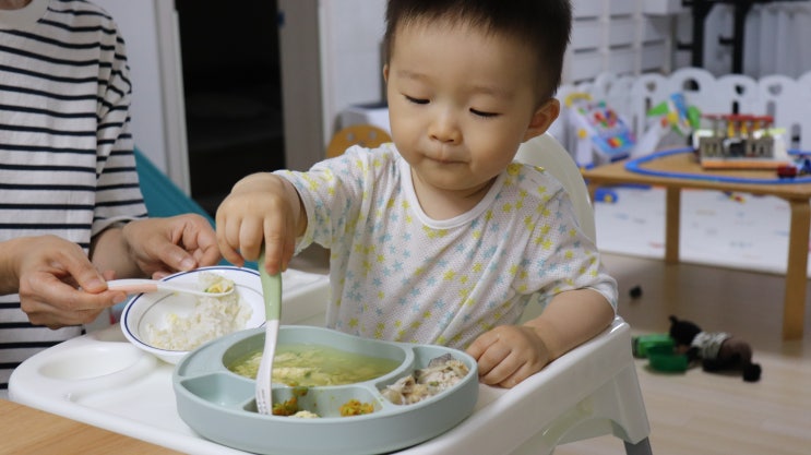  실리콘흡착식판 브린 유아식판 스스로 밥먹기 연습