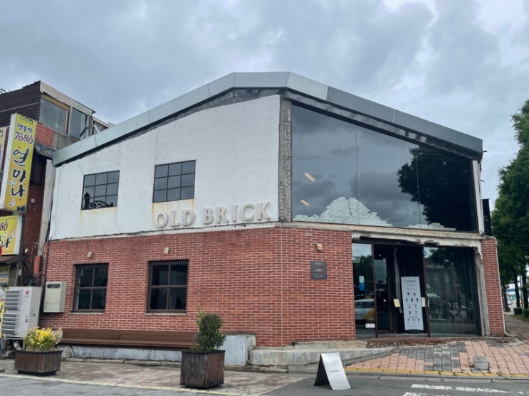  군산여행 카페 | OLD BRICK(올드 브릭), 창고형 대형카페