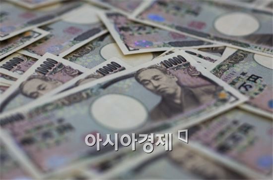 "일본, 한국보다 가난해진다…1인당 GDP 역전될 수도" 日교수 경고 "일본, 한국보다 가난해진다…1인당 GDP 역전될 수도" 日교수 경고