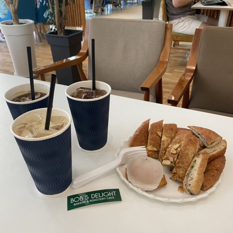  대구장기동카페맛집 밥스딜라잇에서 오곡브레드 먹어요