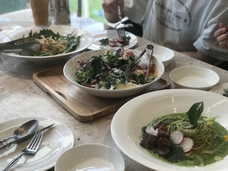  첨단 맛집 더아이론우드