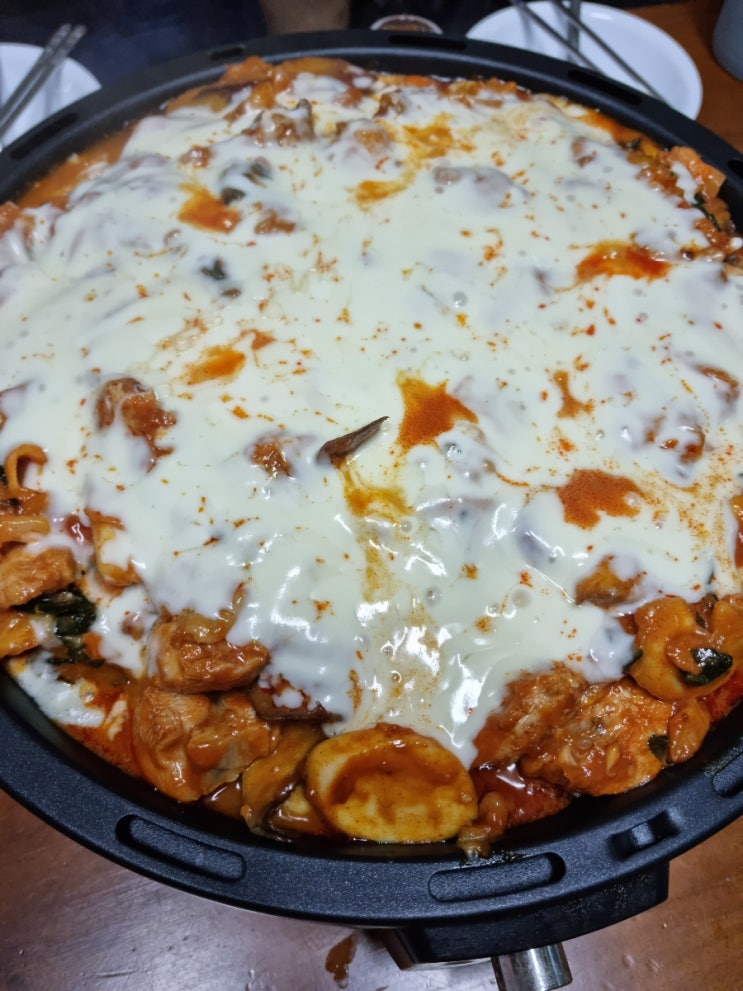  치즈닭갈비 완전 푸짐하고 맛있어
