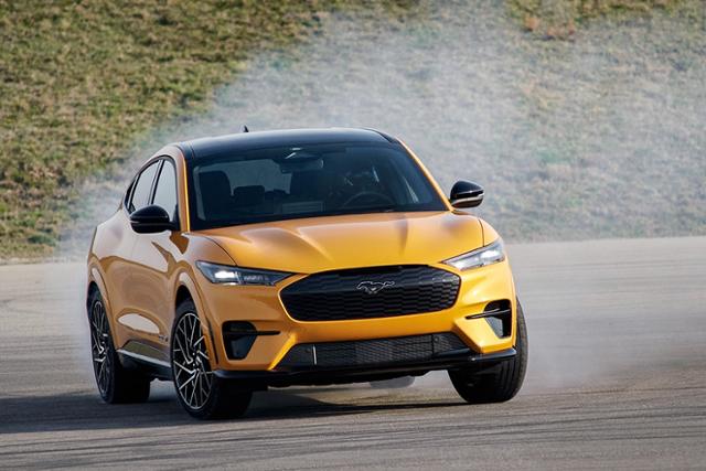  EV SUV? 전기차로 돌아온 포드 머스탱 마하-E
