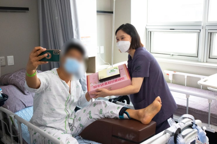  참포도나무병원 개원기념일 선물 전달식