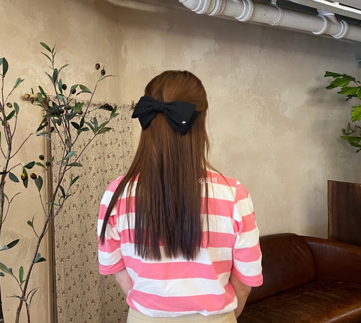  장폴클라리쎄 왕리본핀 코디 - 청순상큼 긴머리 반묶음 여친룩 !