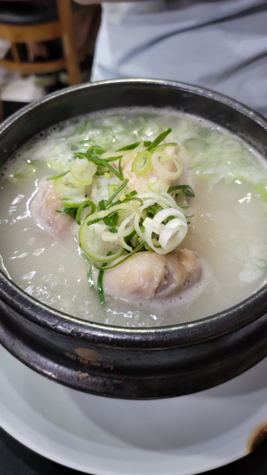  양재동 포이사거리 백제삼계탕 구수한 국물에 부드러운 닭요리