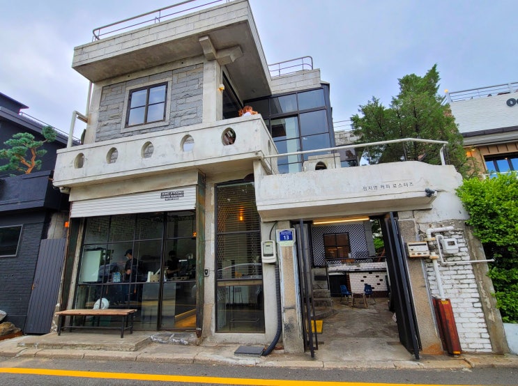  수원 화성 행궁동 카페 '정지영 커피 로스터즈', 수원화성뷰를 즐기며 커피 한 잔!!
